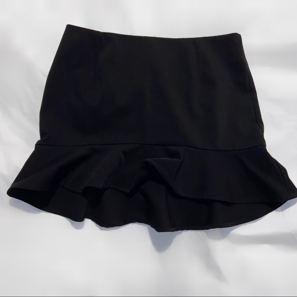 ✨SOLD Ruffle Hem Mini Skirt